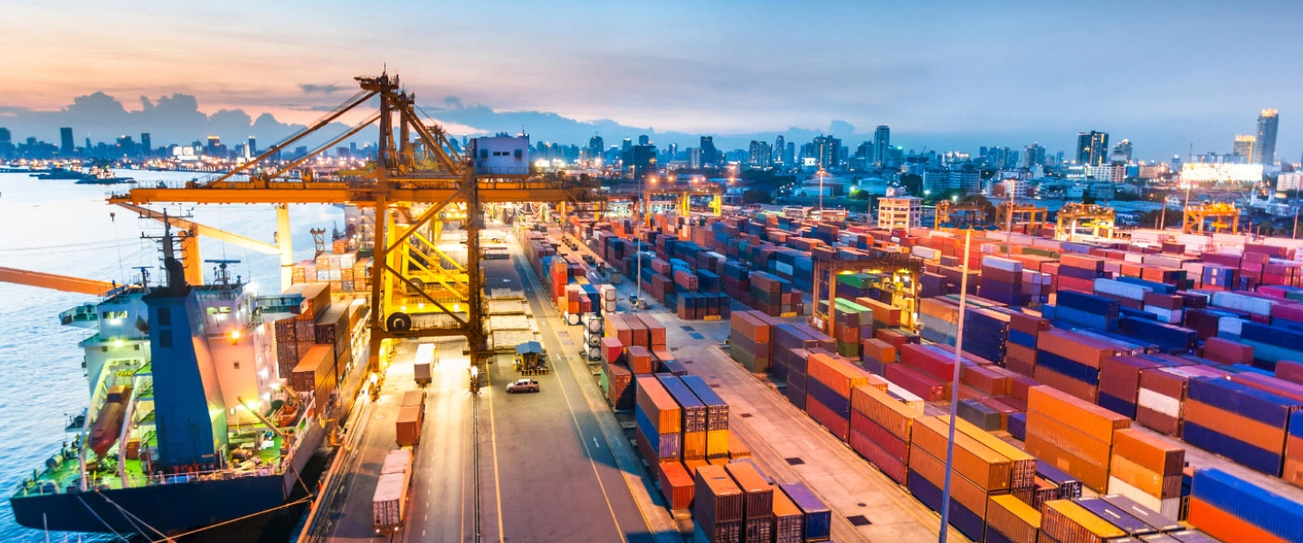 Slideshow Safe  Reliable Cargo Solutions ~blog/2022/7/1/van chuyen hang hoa sang zimbabwe theo duong bien1